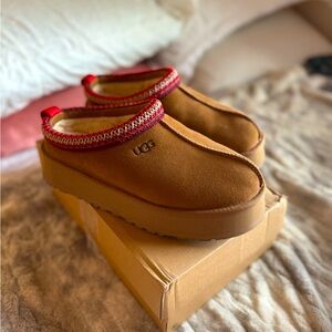New with box Ugg Taz slipper